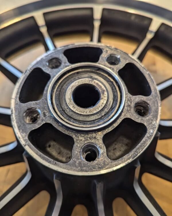13-Spoke Contrast Cut Dyna Wheels